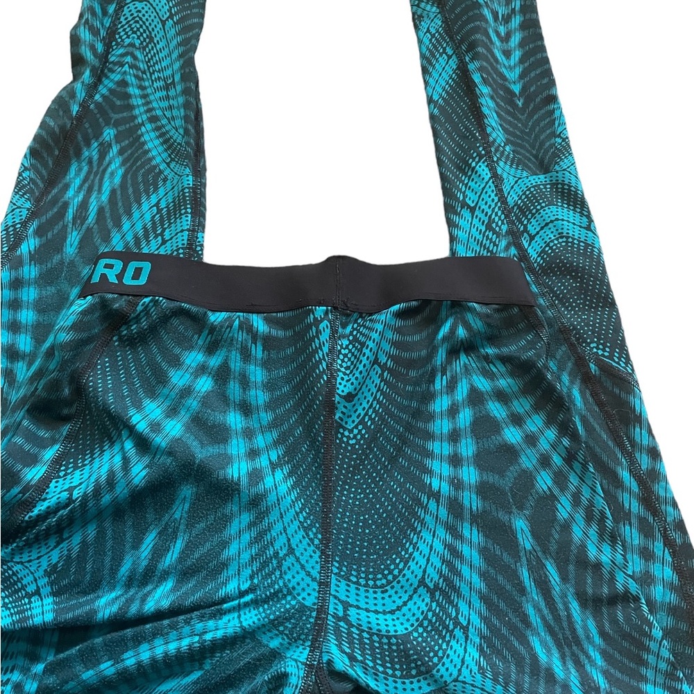 Nike pro size small - Picture 10 of 10